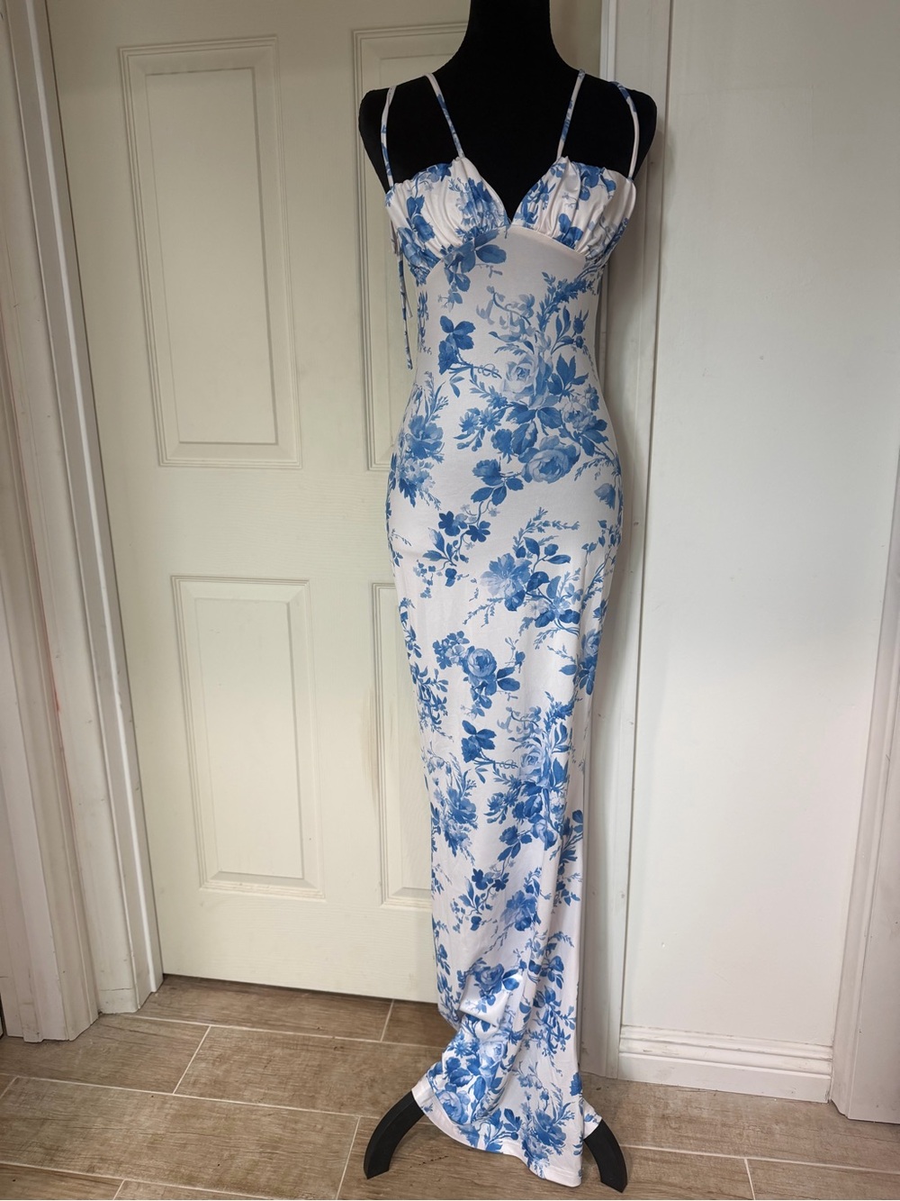Blue Floral Spoon-Back Maxi Dress - White & Blue